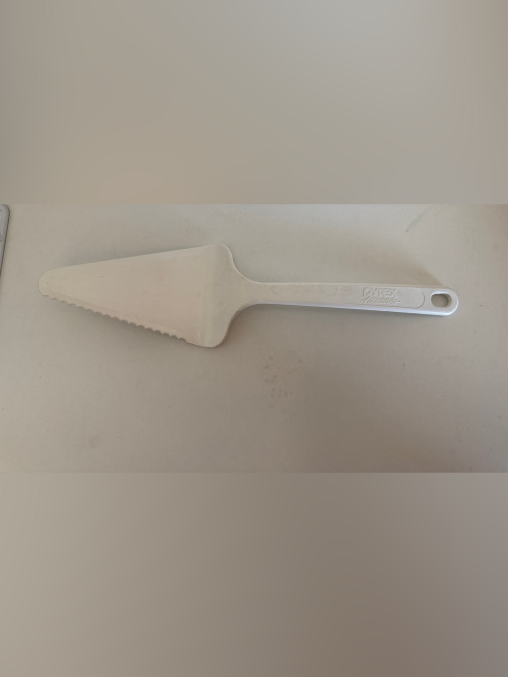VTG Pyrex Accessories White Plastic Pie Server Cake Slicer Spatula #3370